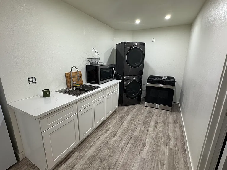 3350 Twincreek Ct — Photo 22