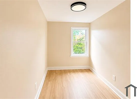 528 Oklahoma Ave NE — Photo 6