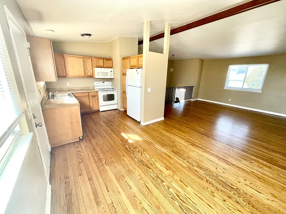 Kitchen/ Living Area