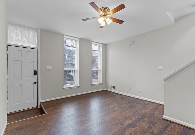 209 N Patterson Park Ave — Photo 3