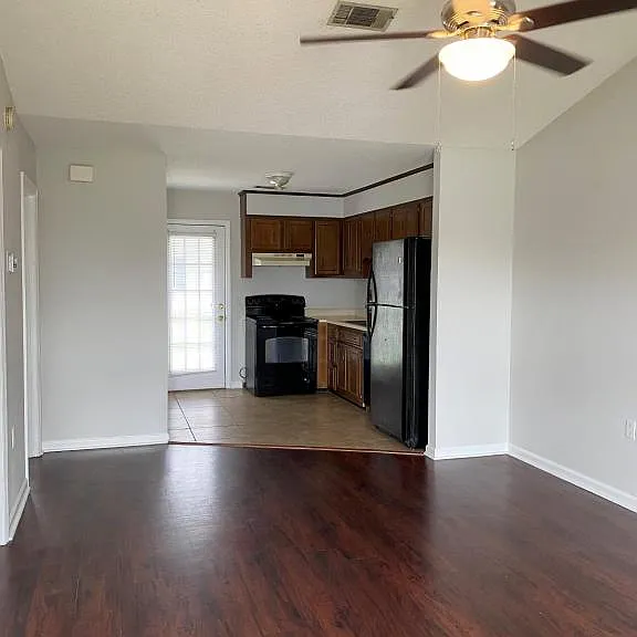 140 Lanier Dr #13 — Photo 2
