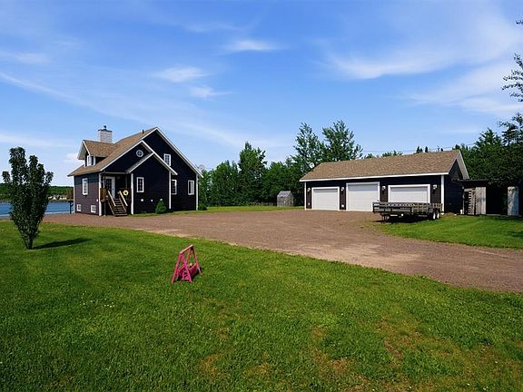 3rd image of 4 Riverbank Road