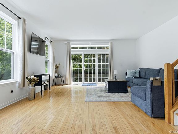 3rd image of 34 Briarbrook Drive