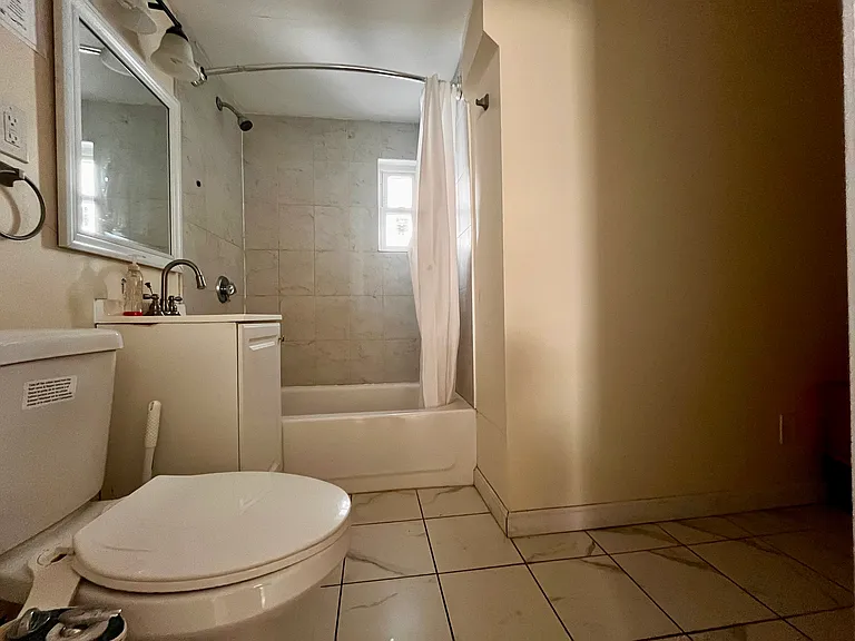 18 Crescent St #1 — Photo 5