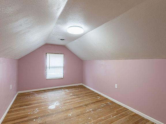 5th image of 1619 Lucas St