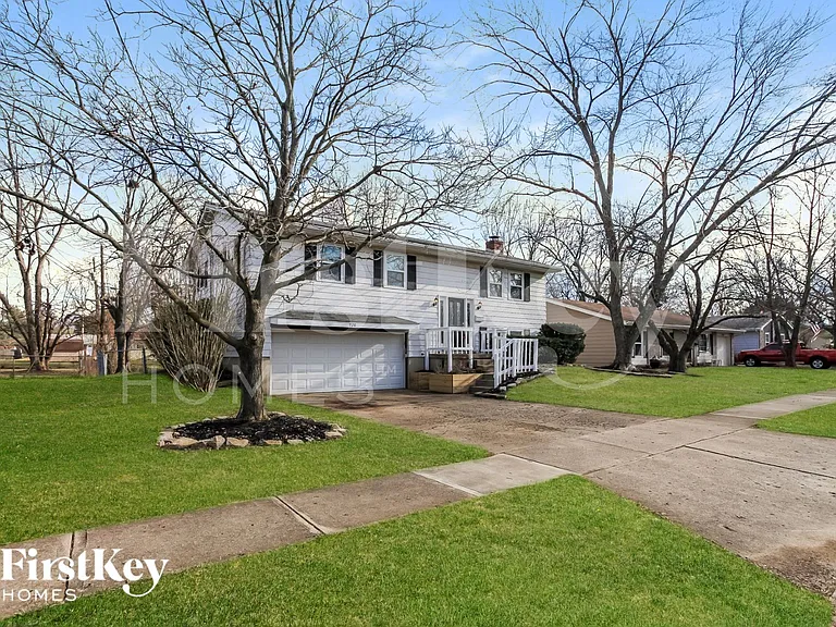 928 Cambridge Dr — Photo 2