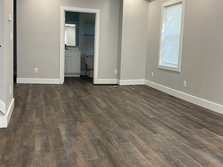 1229 E Sorin St — Photo 2