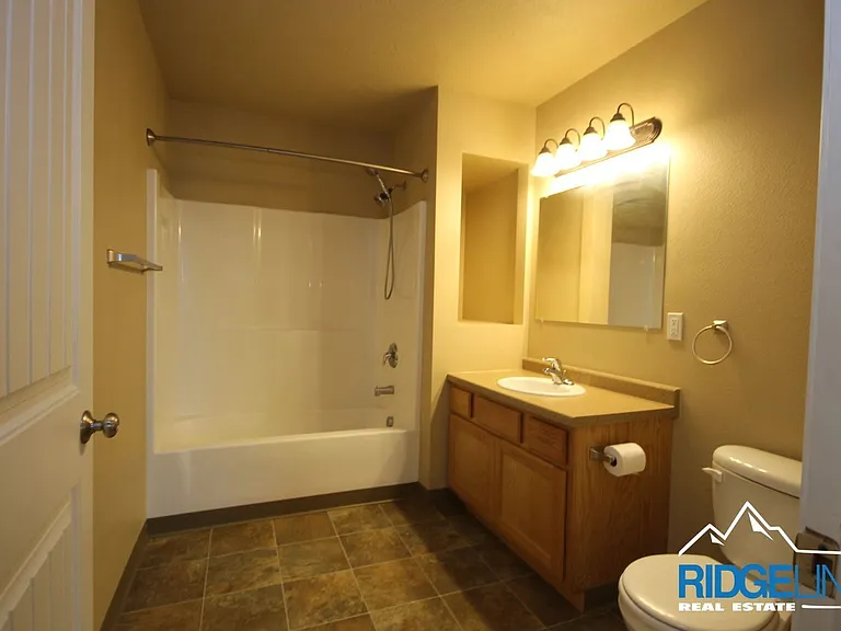 2326 14th Ave S #5 — Photo 8