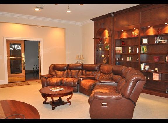 5th image of 1700 Wisteria Ave