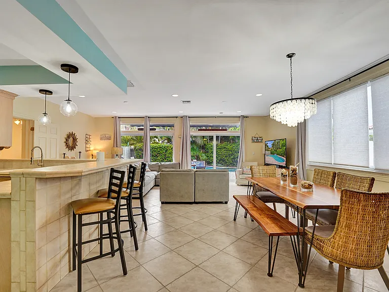 220 Pine Ave — Photo 11
