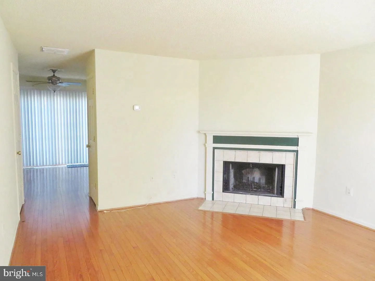 Beautiful 3-level townhouse convenient to I-95, Beltway, and Kingstowne/Springfield Mall — Photo 3