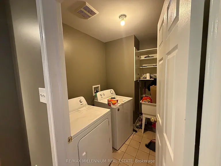 33 Nomad Cres #UPPER — Photo 12