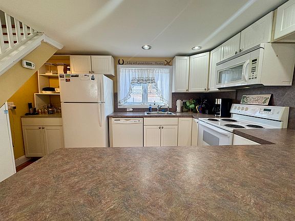 3rd image of 1070 Town Harbor Ln