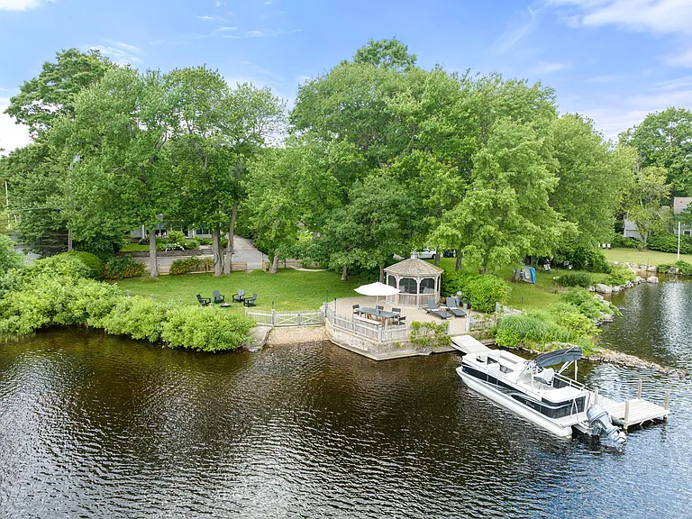49 Beach Rd — Photo 3