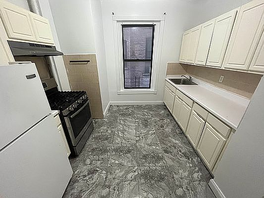 2nd image of 470 W 165th St #2H