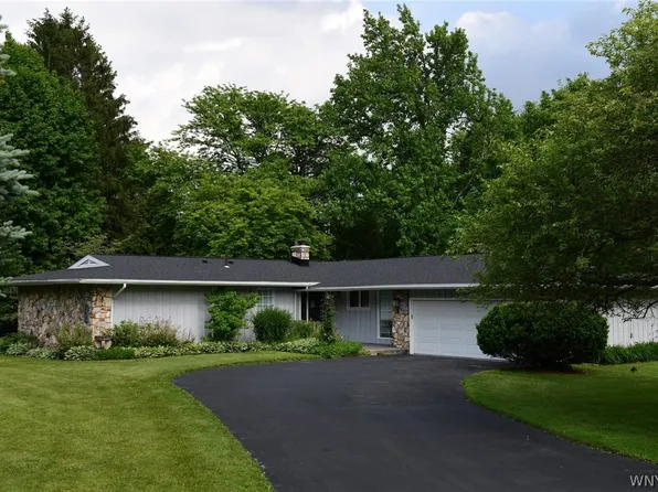 360 Riverview Dr, Youngstown, NY 14174