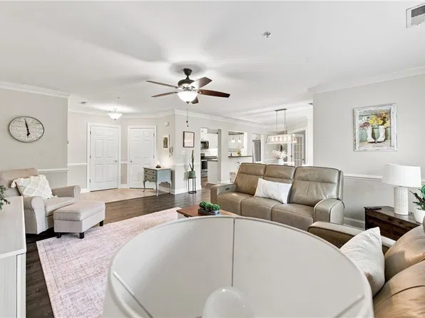 5 Harbor Watch Dr Unit 405, Chesapeake, VA 23320