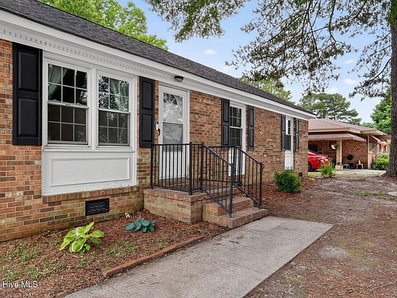 4th image of 2208 Imperial Avenue E