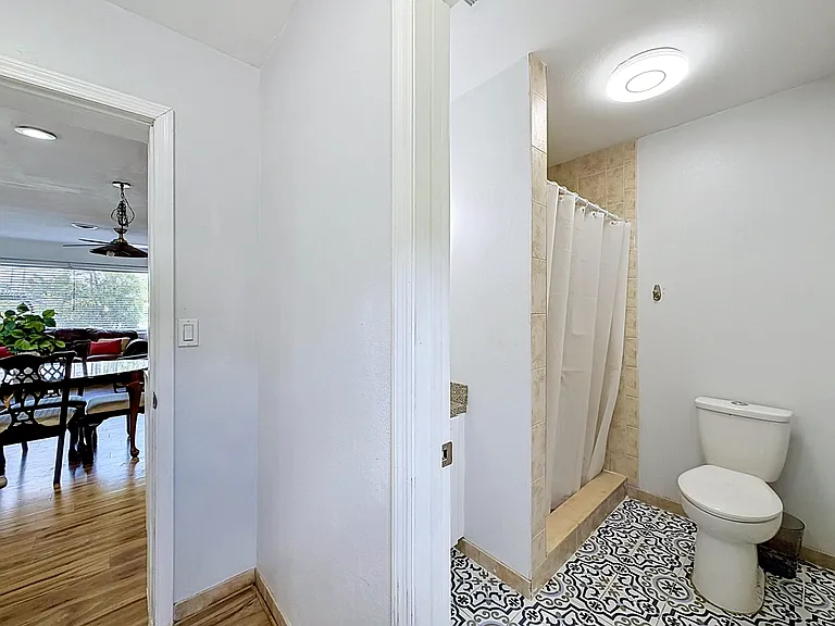 2000 NE 62nd St — Photo 18