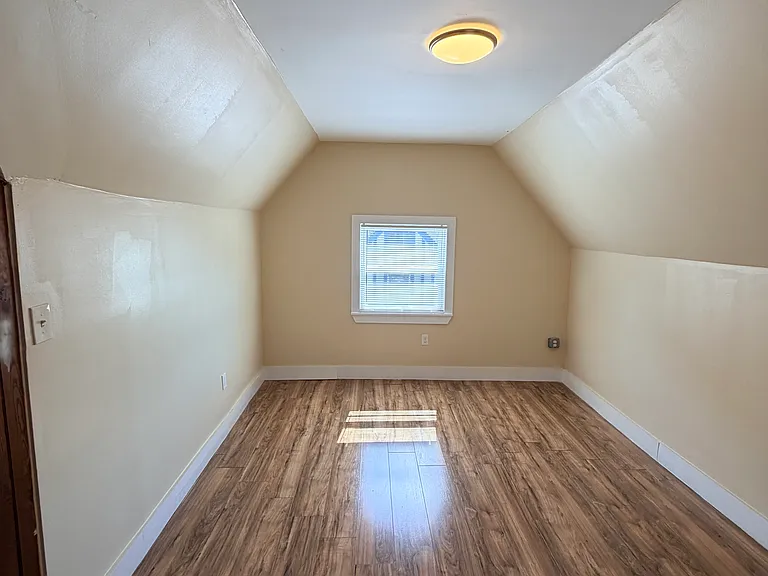 703 George St — Photo 22