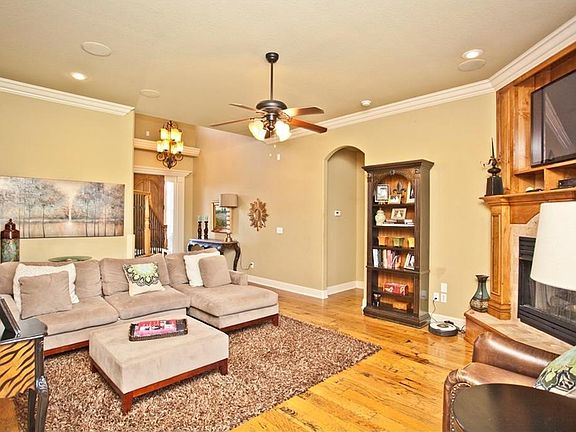 2nd image of 5615 S Chadwick Dr