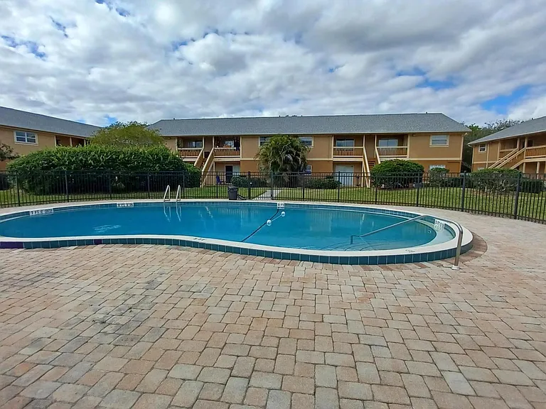 280 Ulster Ln — Photo 22
