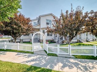 38 W Country Village Lndg NE, Calgary, AB T3K 5K1