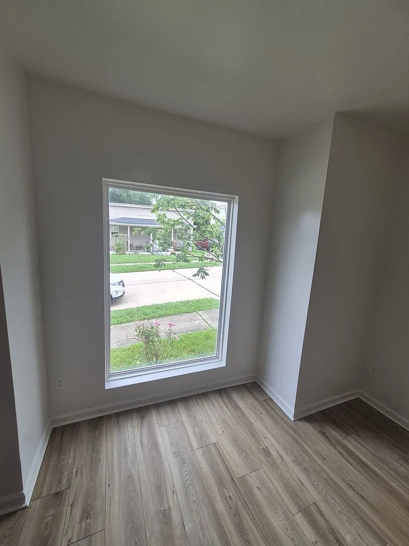 143 Kenton St, Elsmere, KY Spacious 3-Bedroom, 2-Bath Home — Photo 2