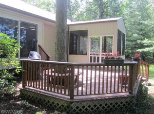 2985 White Oaks Rdg, Buchanan, MI 49107