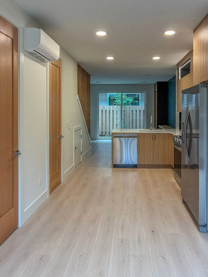 Brand New 2 Bedroom 2.5 bathroom Townhome in Concordia District ! — Photo 1