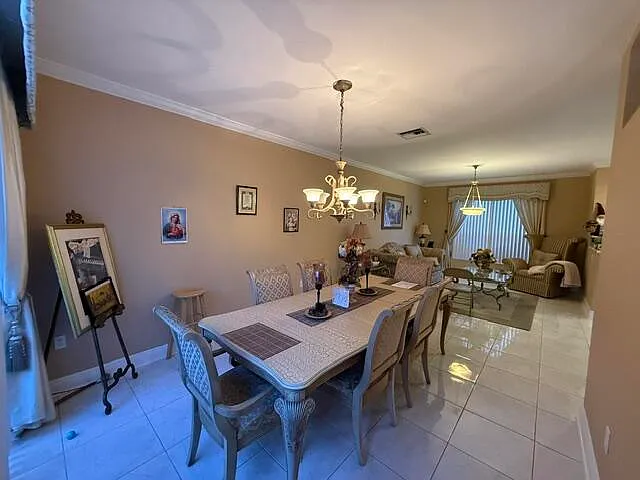 4 bed, 2.5 bath, 2639 sqft, $4,000 — Photo 2