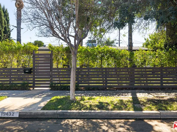 19432 Hartland St, Reseda, CA 91335