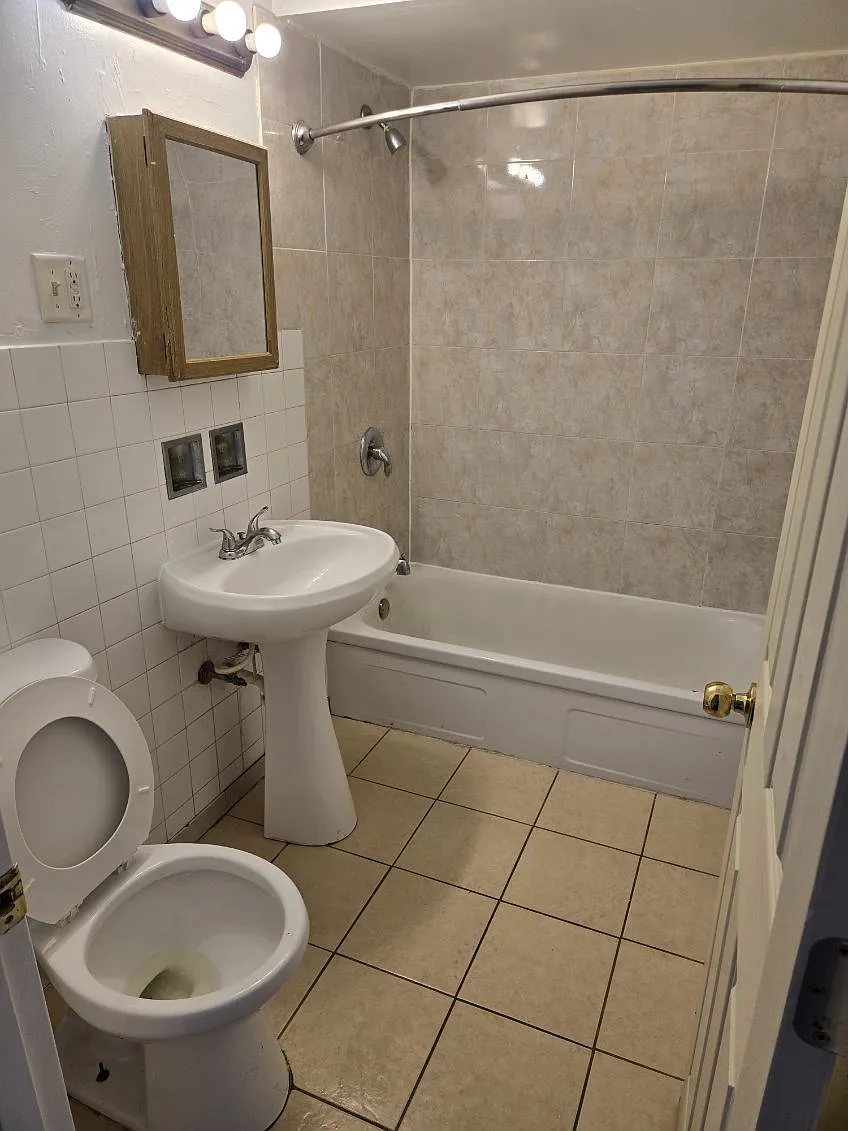 2 bed, 800 sqft, $1,300 — Photo 4