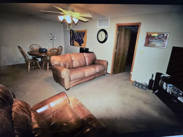 102 N Franklin St APT 3, Manchester, IA 52057