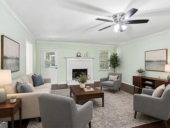 3rd image of 125 Davis Ct