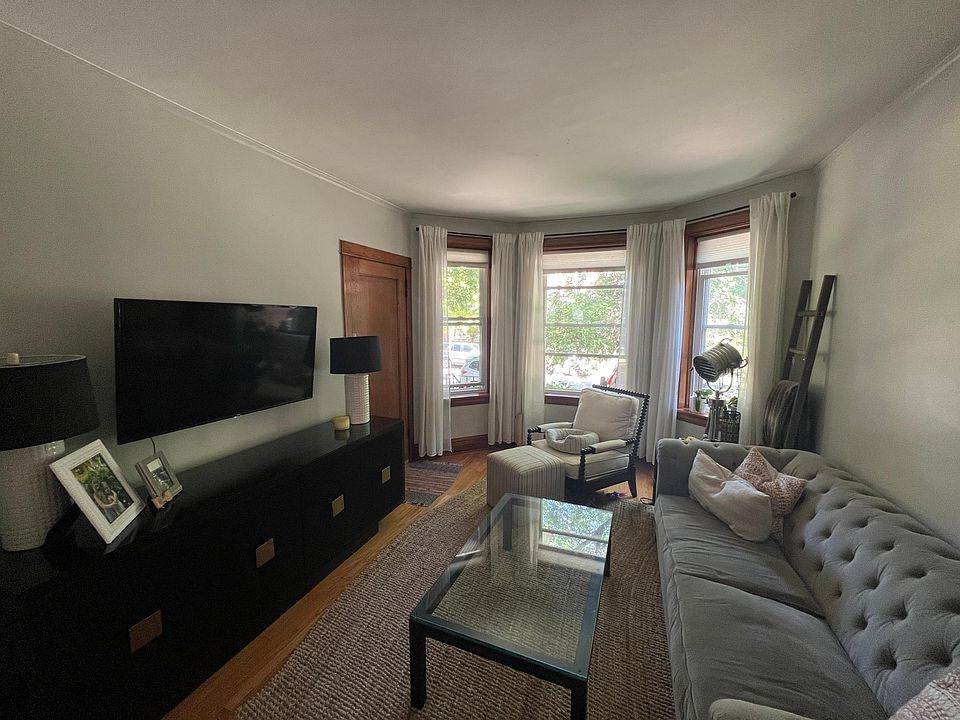 1st image of 3518 N Claremont Ave #1