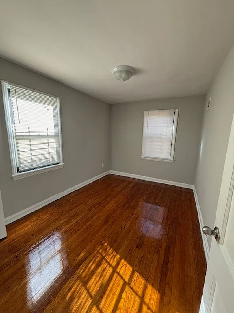 429 Burbank St Se — Photo 3