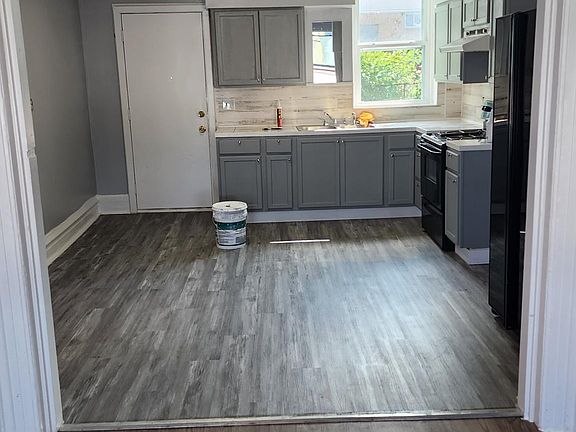 3rd image of 3 Essex St #5