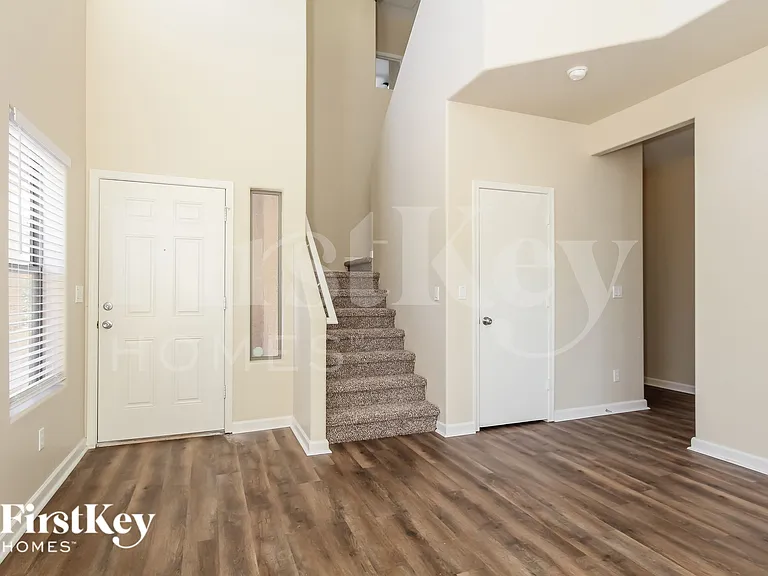 22022 N 29th Dr — Photo 3