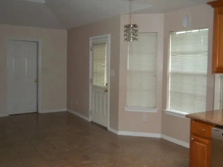 311 Nederland Ave — Photo 9