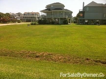 Lot for Sale
						:
						Spacious Lot steps away from the beach