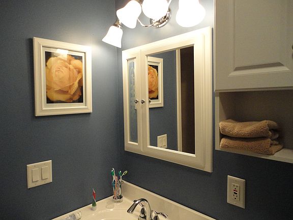 Tastefully renovated bath