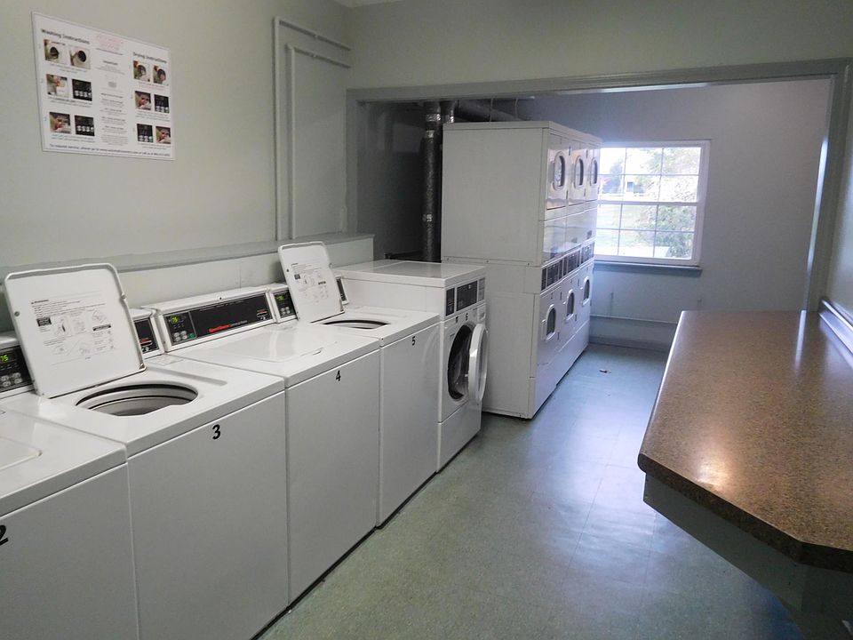 2nd image of 121 Meadow St