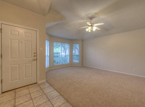 4th image of 2627 Goldfinch Dr