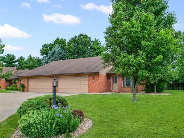 1401 Dickens Ct, Monticello, IL 61856