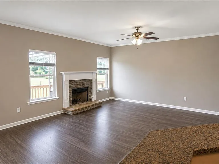 100 Squarewood Ln — Photo 5