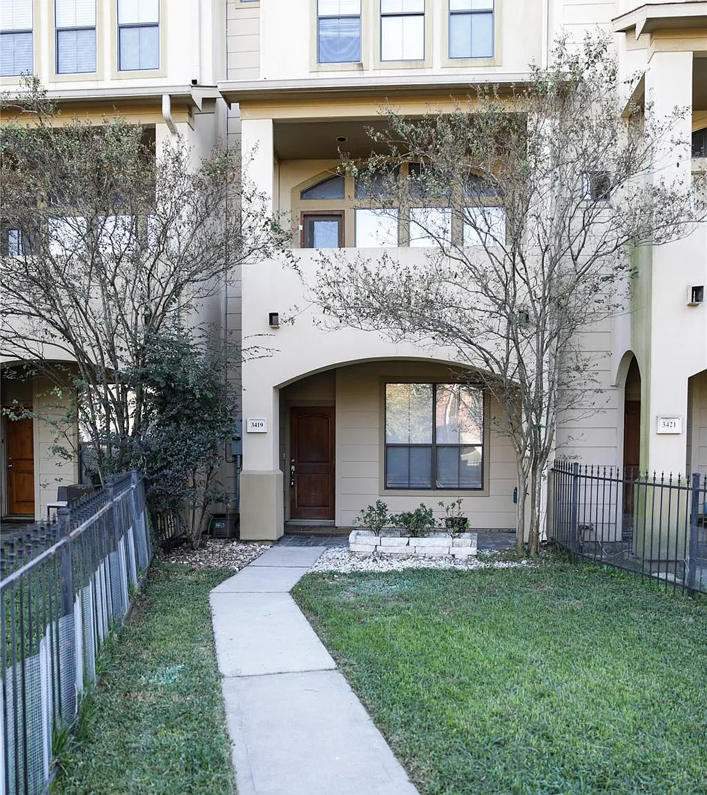 3 bed, 3.5 bath, 1678 sqft, $2,700 — Photo 2