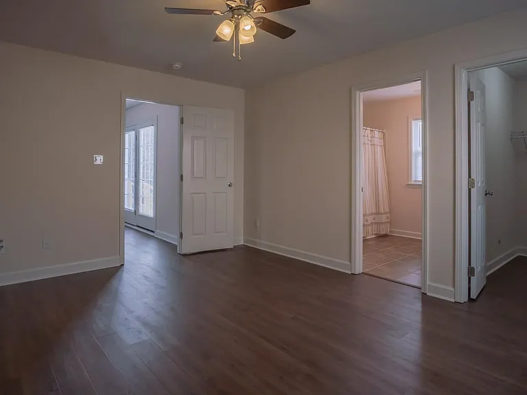 585 Bost Xing — Photo 2