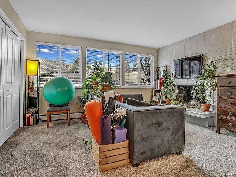 1210 Linden Ave #D — Photo 3