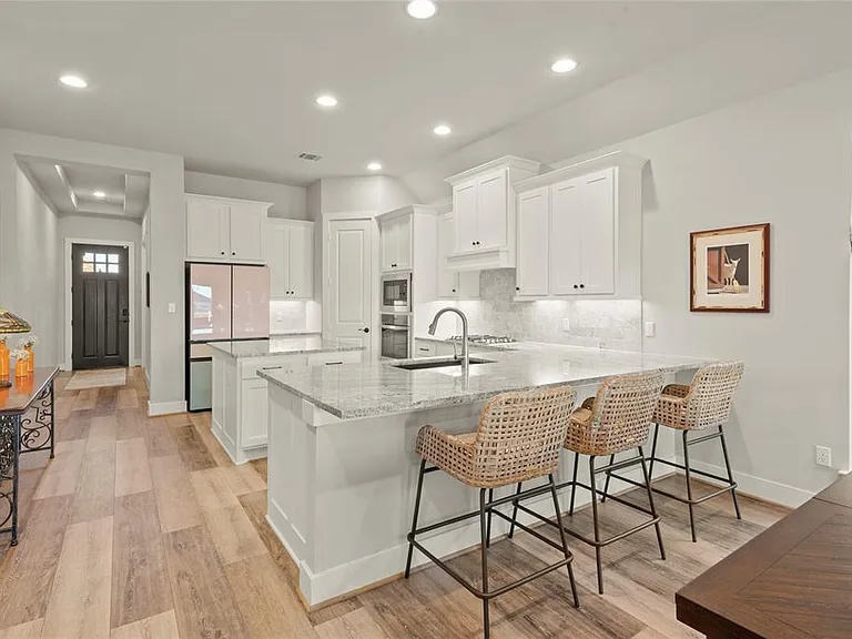 111 Chinaberry Bnd — Photo 14